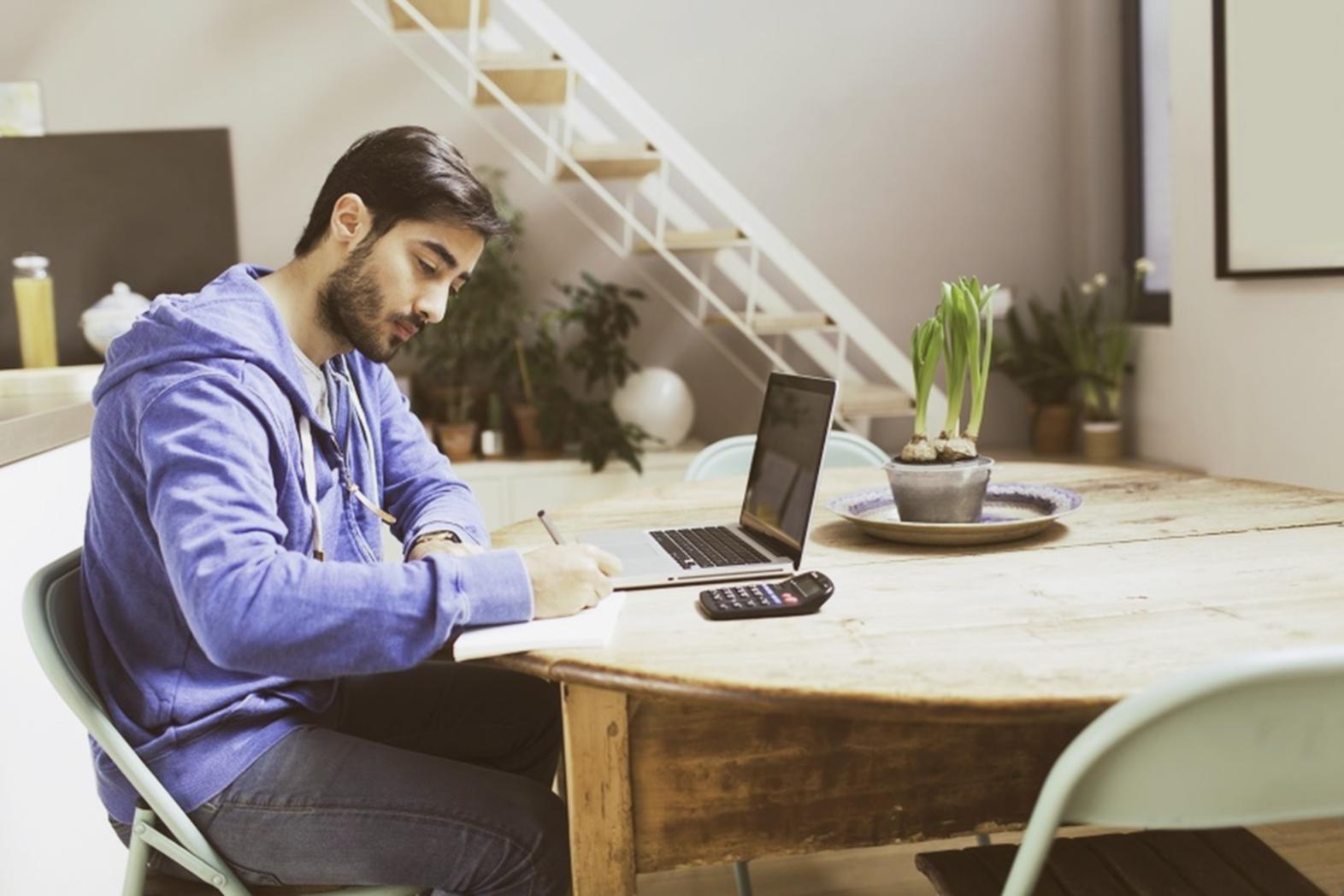 Teilnehmer bei interaktiver Workshop-Übung zur digitalen Sicherheit